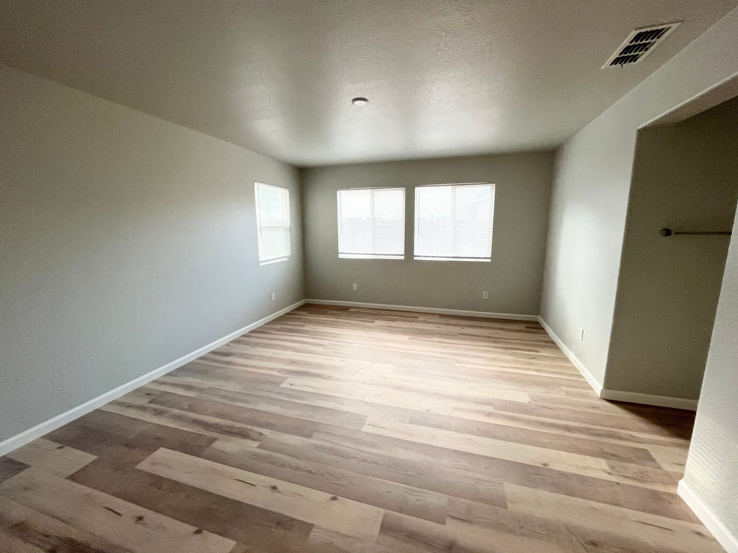 1386 Dynes St, Merced, CA 95348