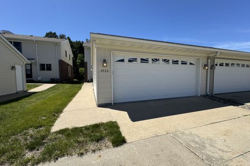 Listing photo thumbnail
