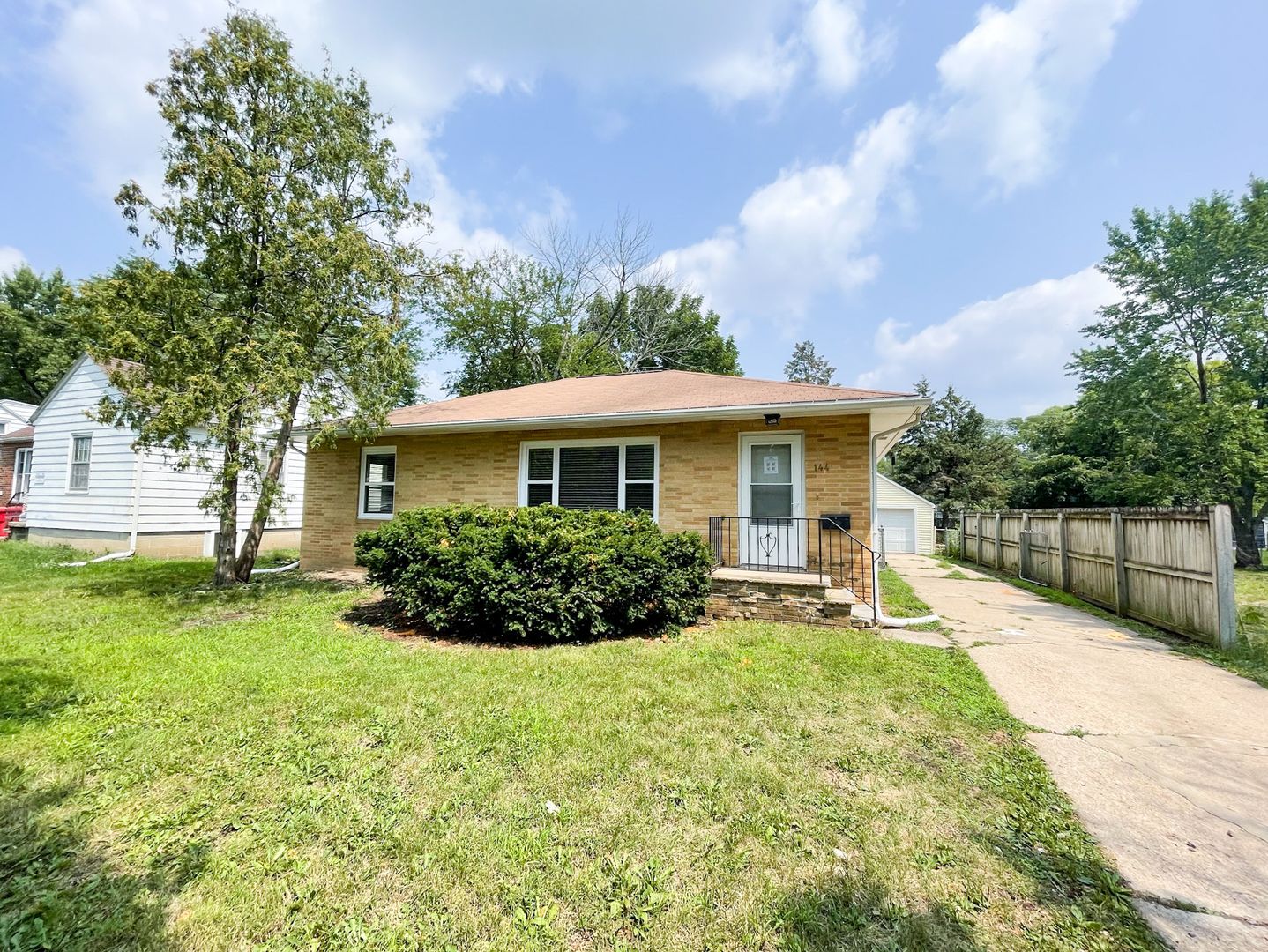 Ames House: 144 S Franklin