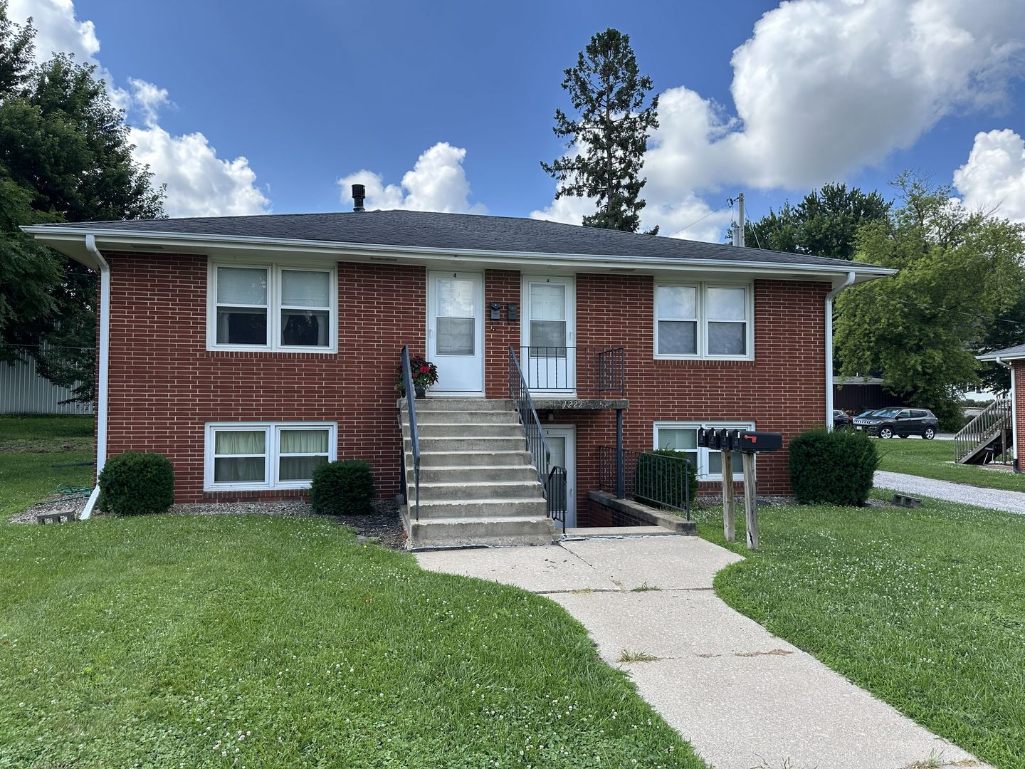 Boone Apartment: 1222 8th Street