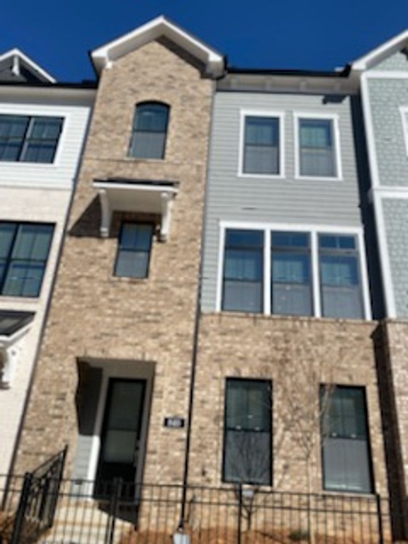 Alpharetta House: 840 Kenway Ave