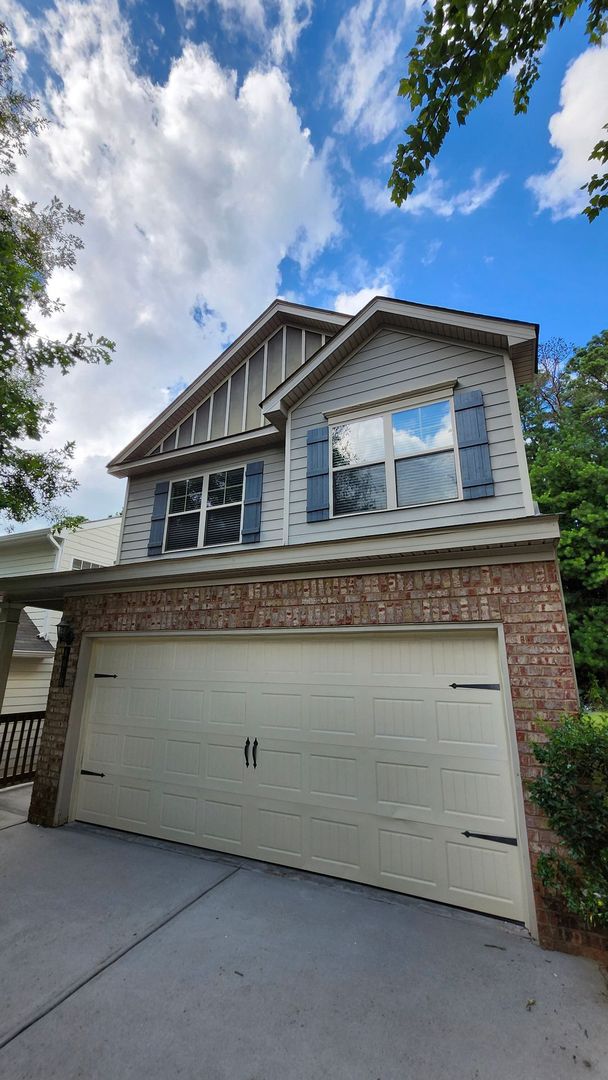 Union City House: 4680 Ravenwood Loop,