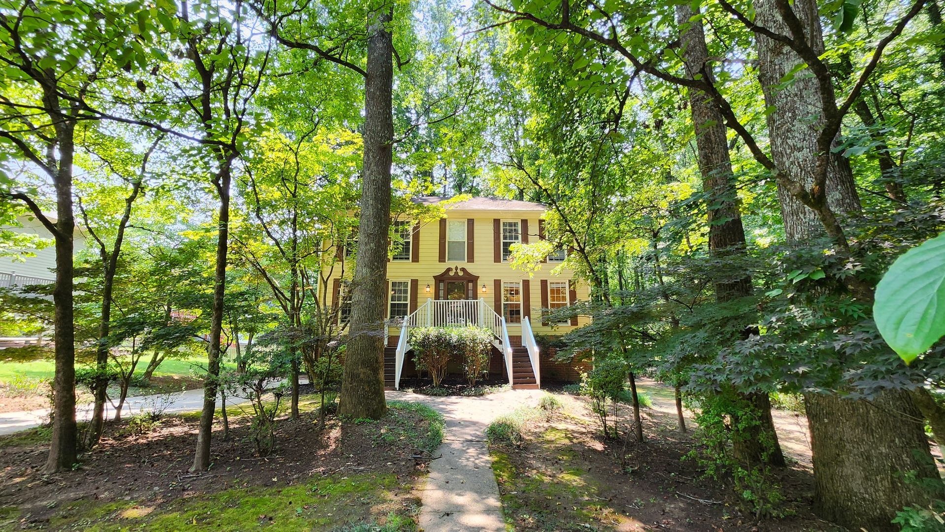 Alpharetta House: 310 Milesford Ct.