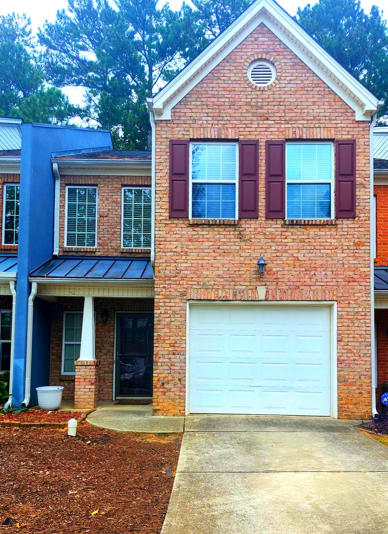 Lawrenceville House: 3232 Glenloch Pl