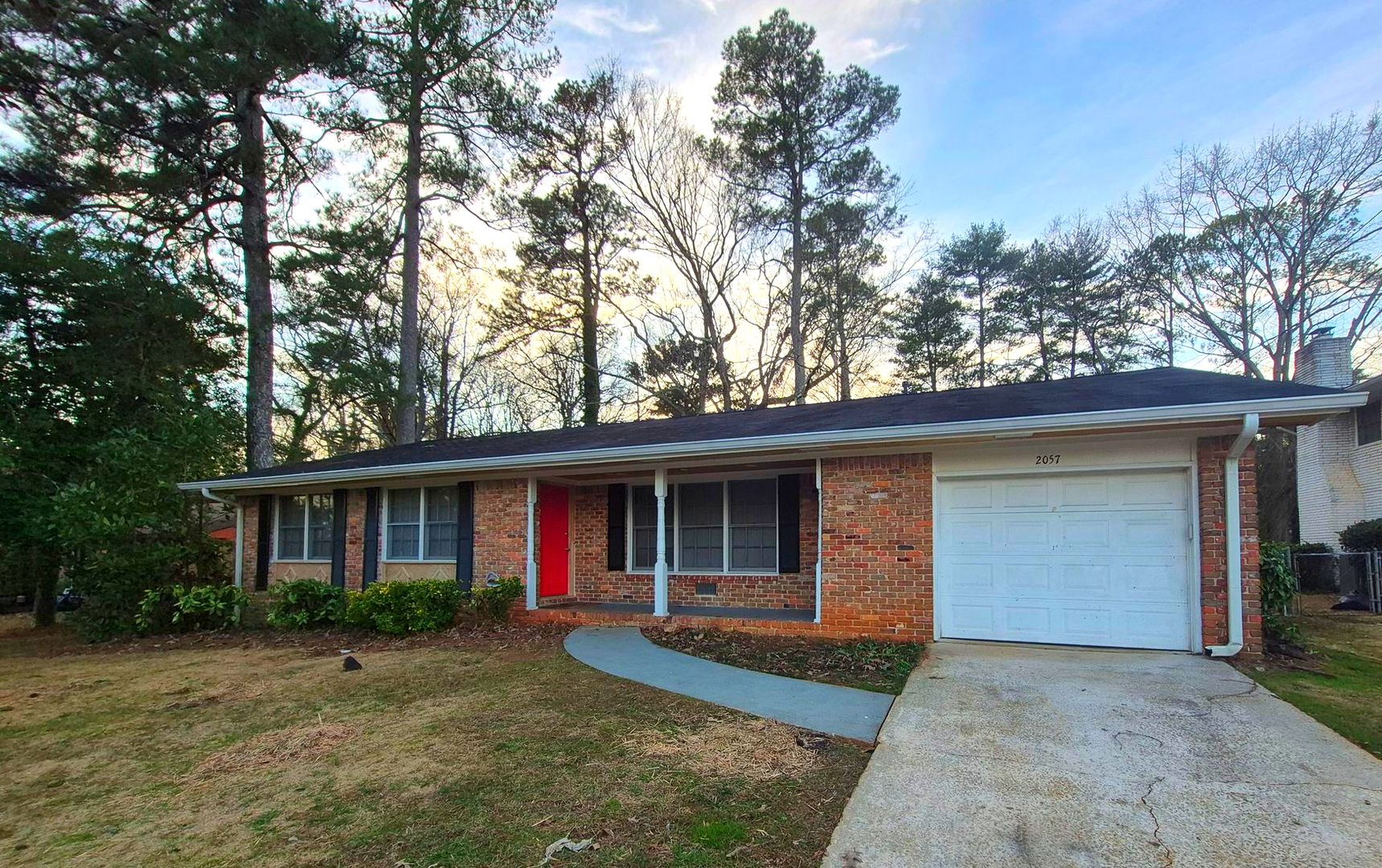 Decatur House: 2057 Willamette Way