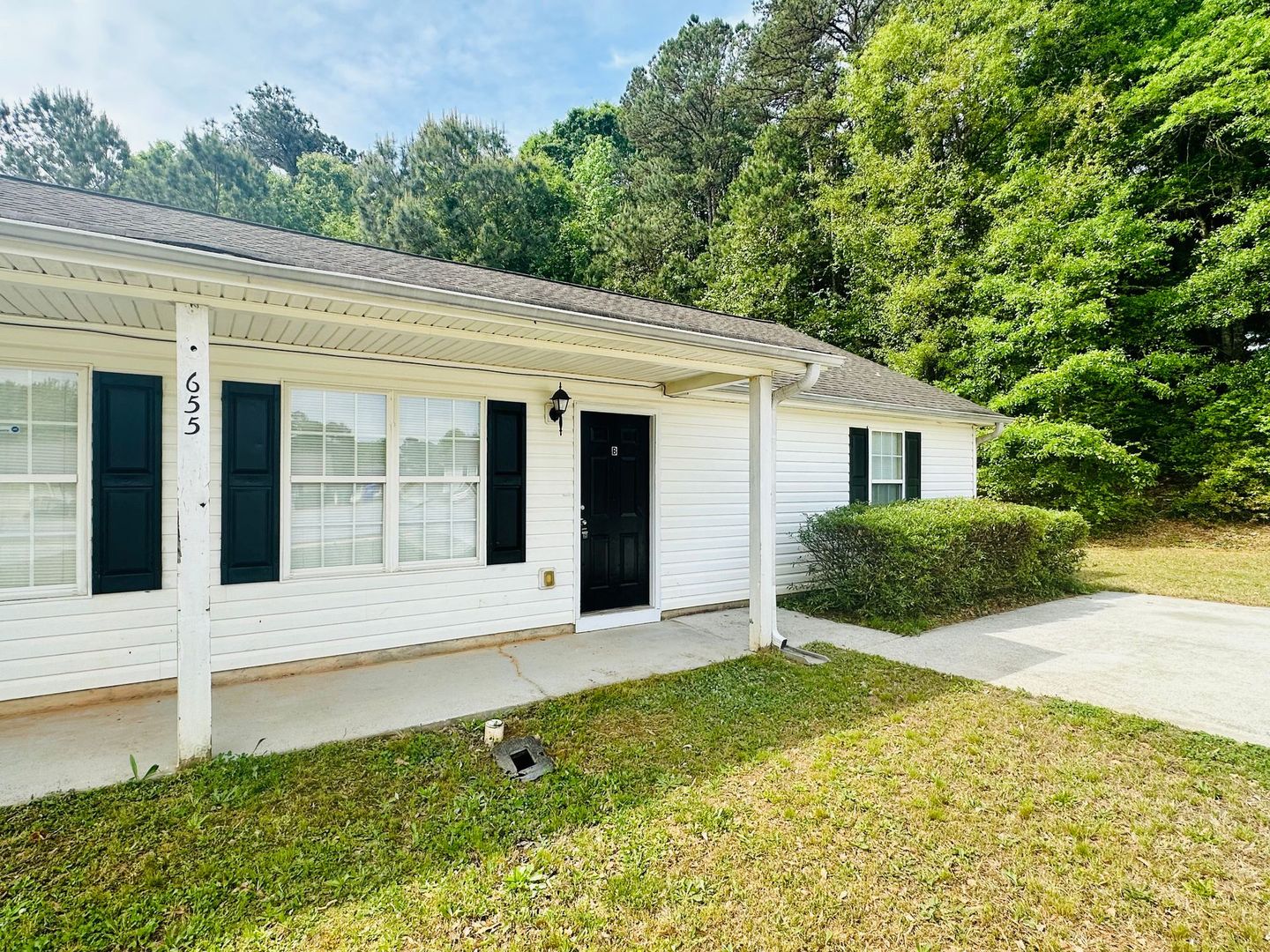 Monroe House: 655 Baron Dr-Unit B