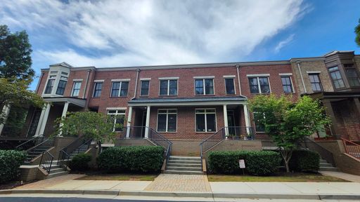 Elegant 2BR Townhome in Gramercy | Pool, Clubhouse & Gated Access – photo 1