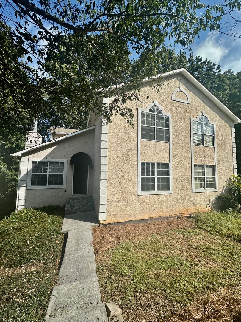 Kennesaw House: 4143 Lake Mist Dr NW