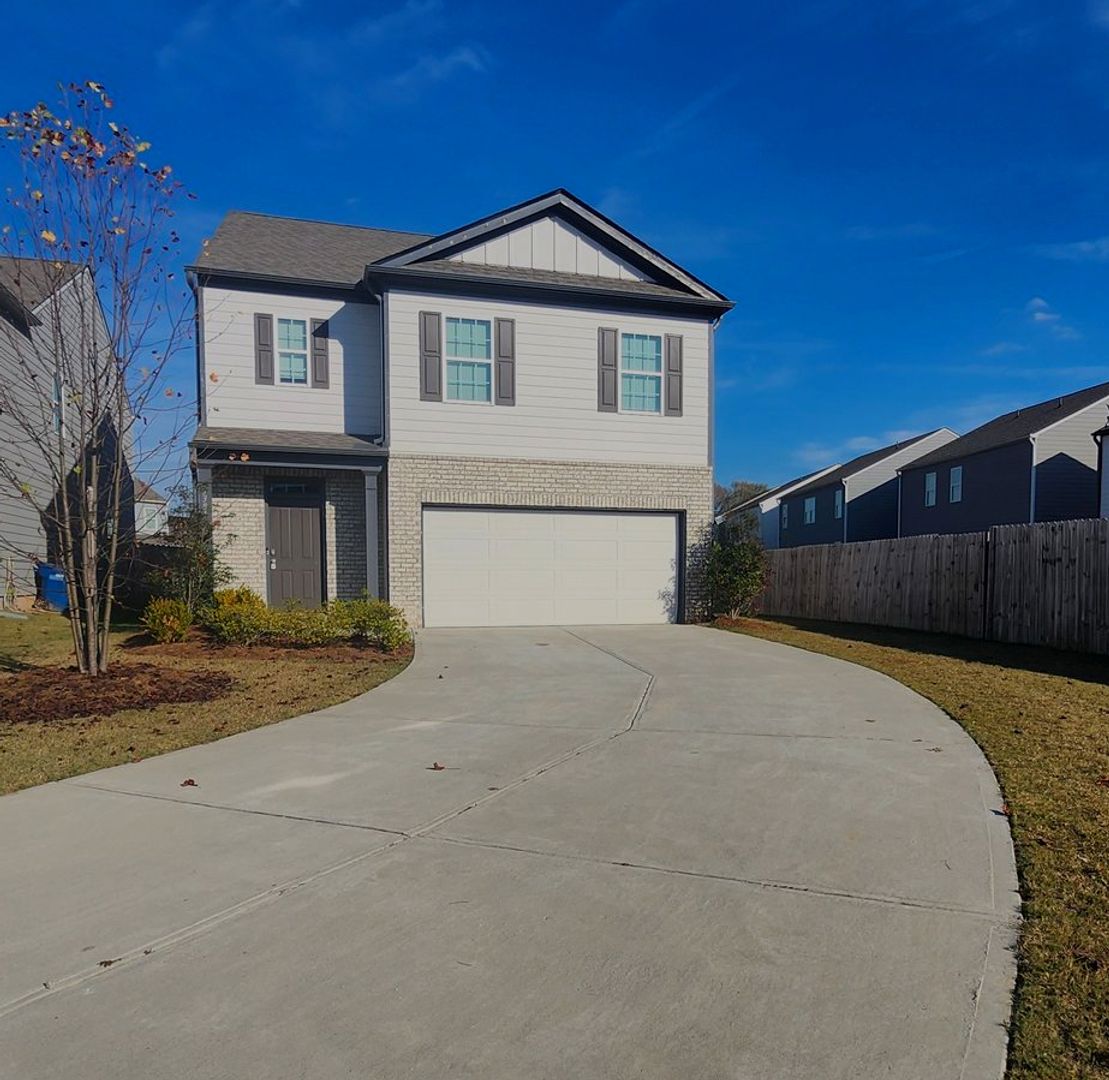 Oakwood House: 5381 Aster Place