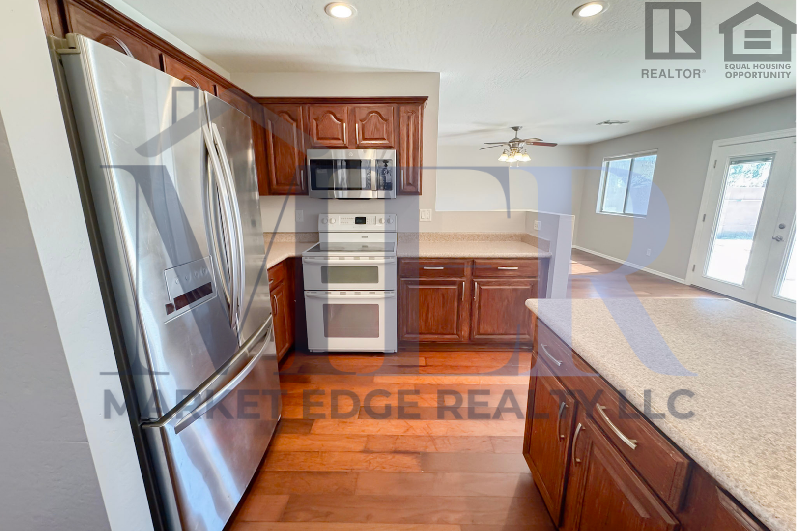 Avondale House: 12343 W Devonshire Ave