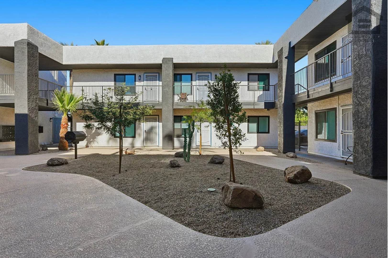 Phoenix Apartment: 3738 E McDowell Rd