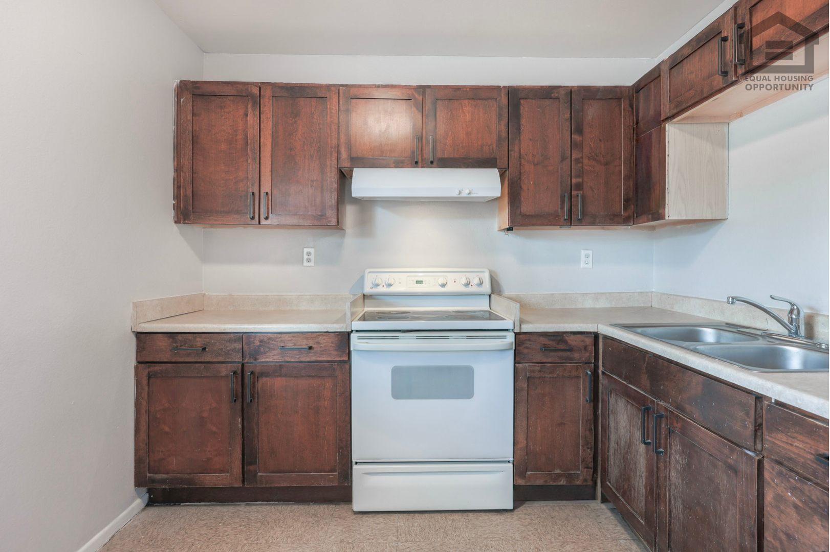 Phoenix Apartment: 15605 N 29th St