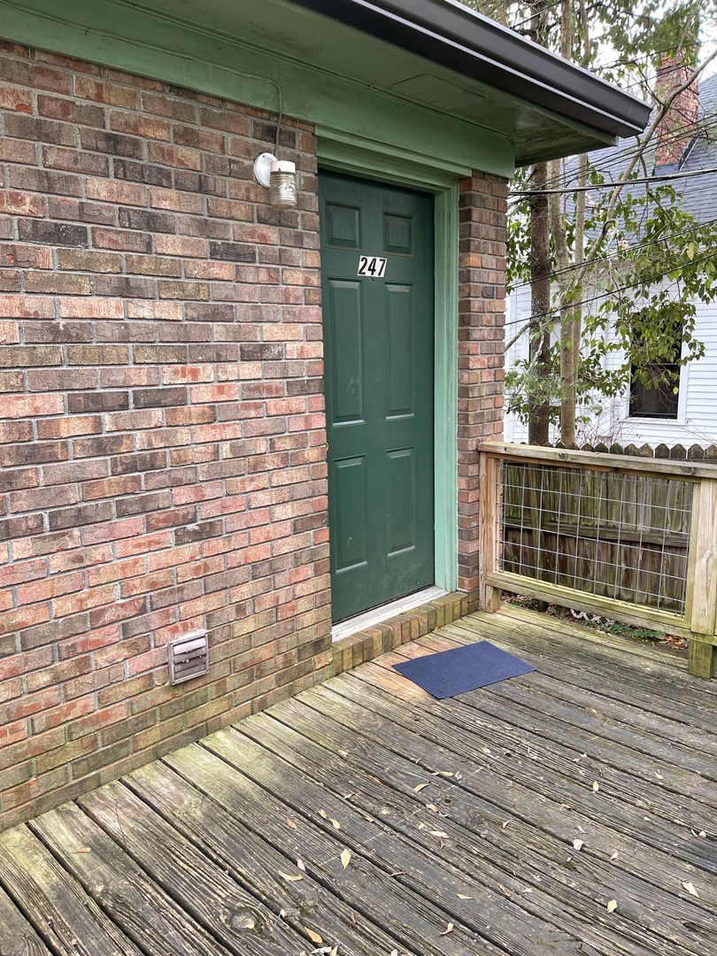 Athens House: 247 Barber St.