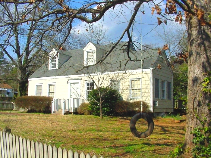 Athens House: 480 Belvoir Heights