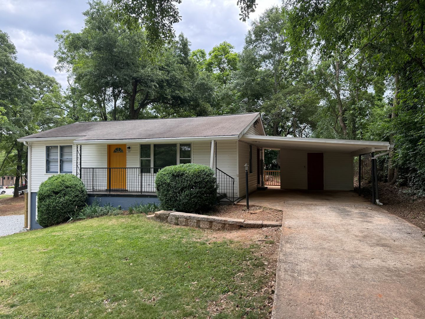 Athens House: 117 Johnson Dr.