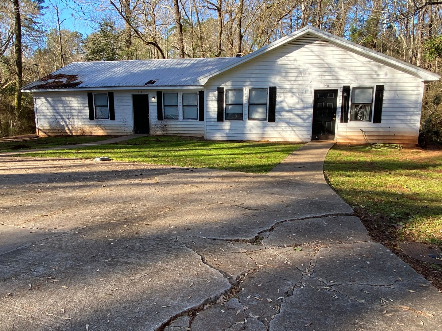 Athens House: 142 Christy Court