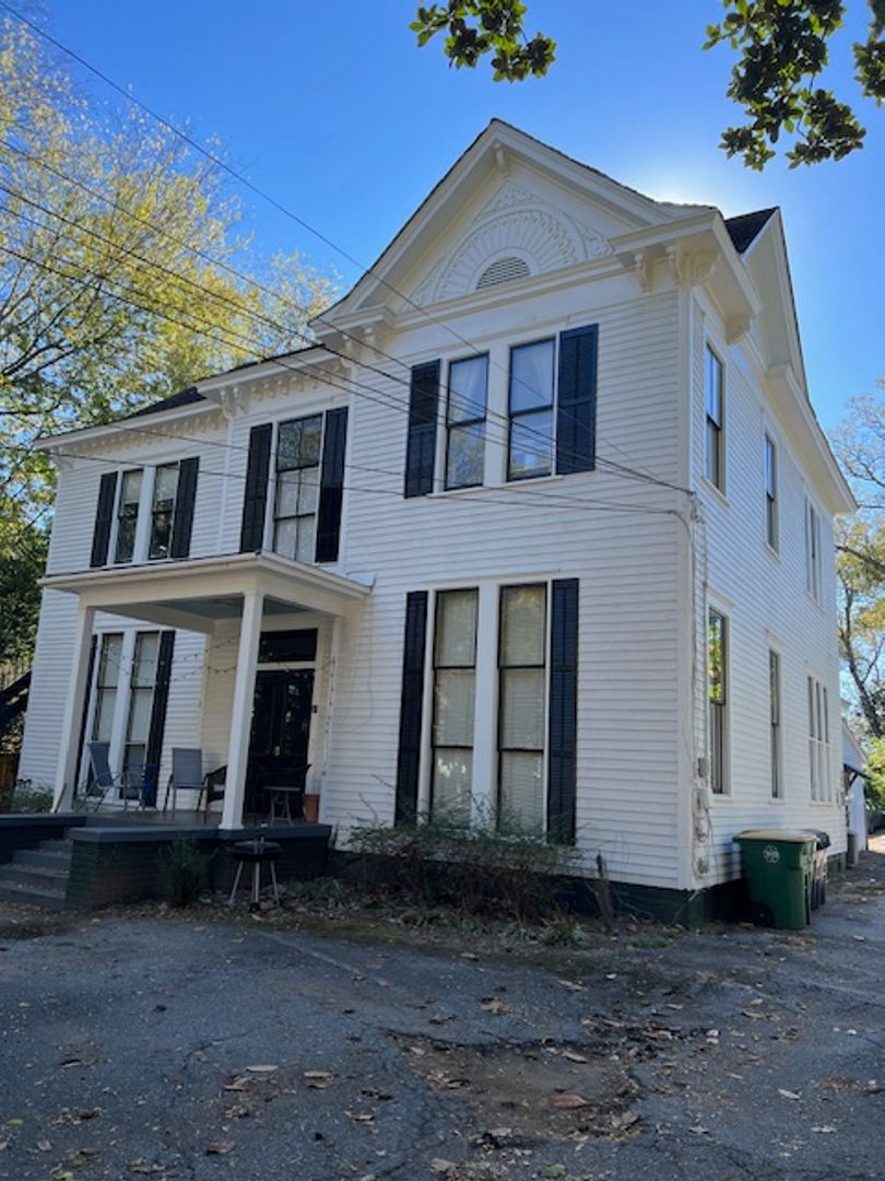 Athens Apartment: 235 Hill St.