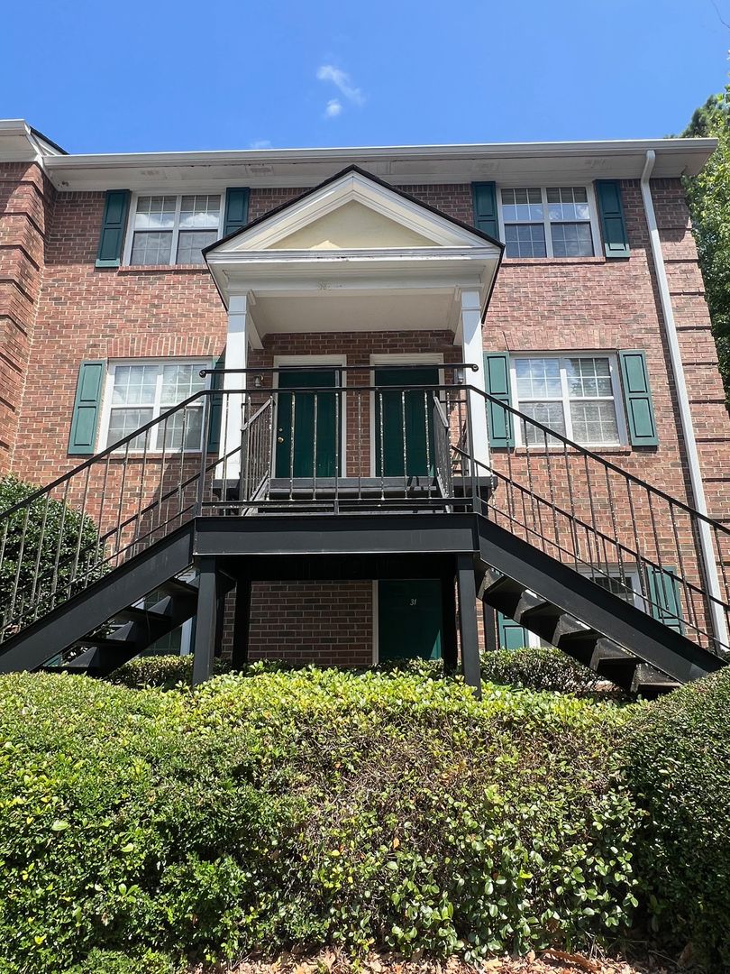 Athens Townhome: 100 Woodstone Dr. # 33