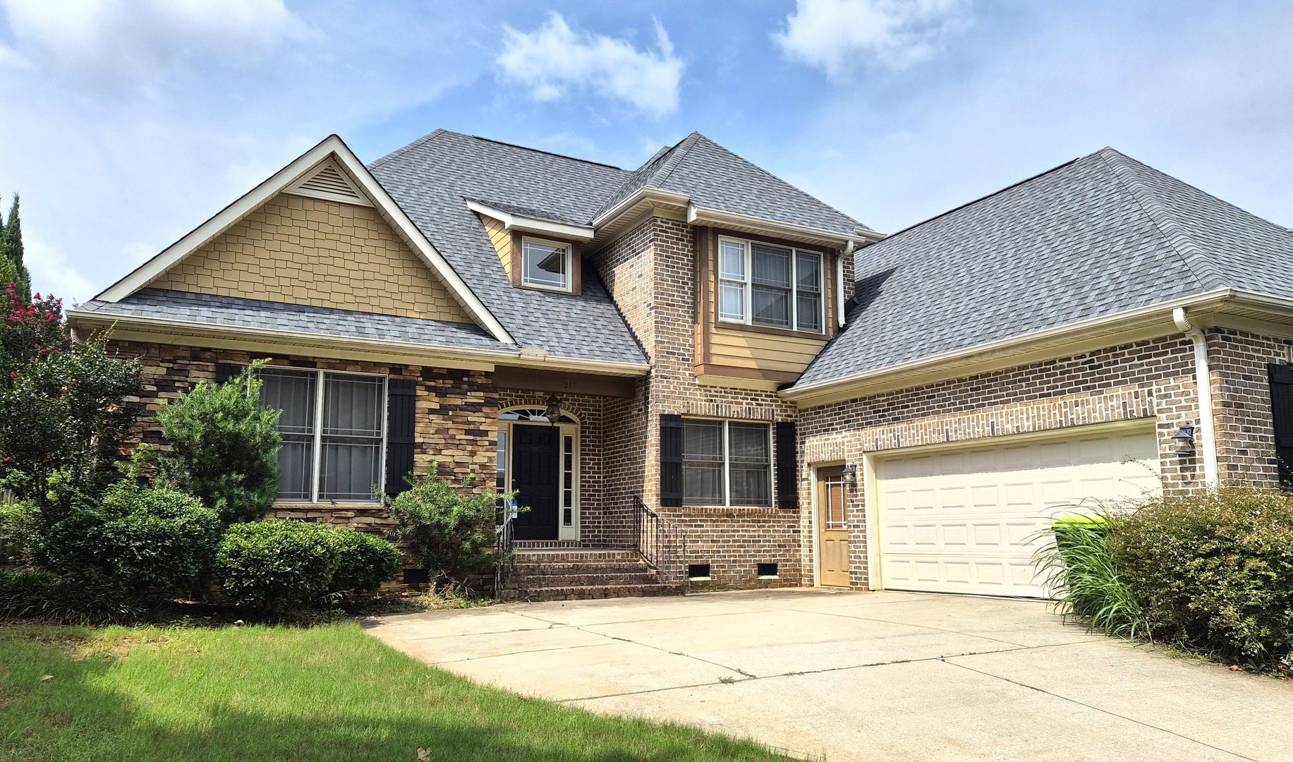 Simpsonville House: 217 Asheton Lakes Way