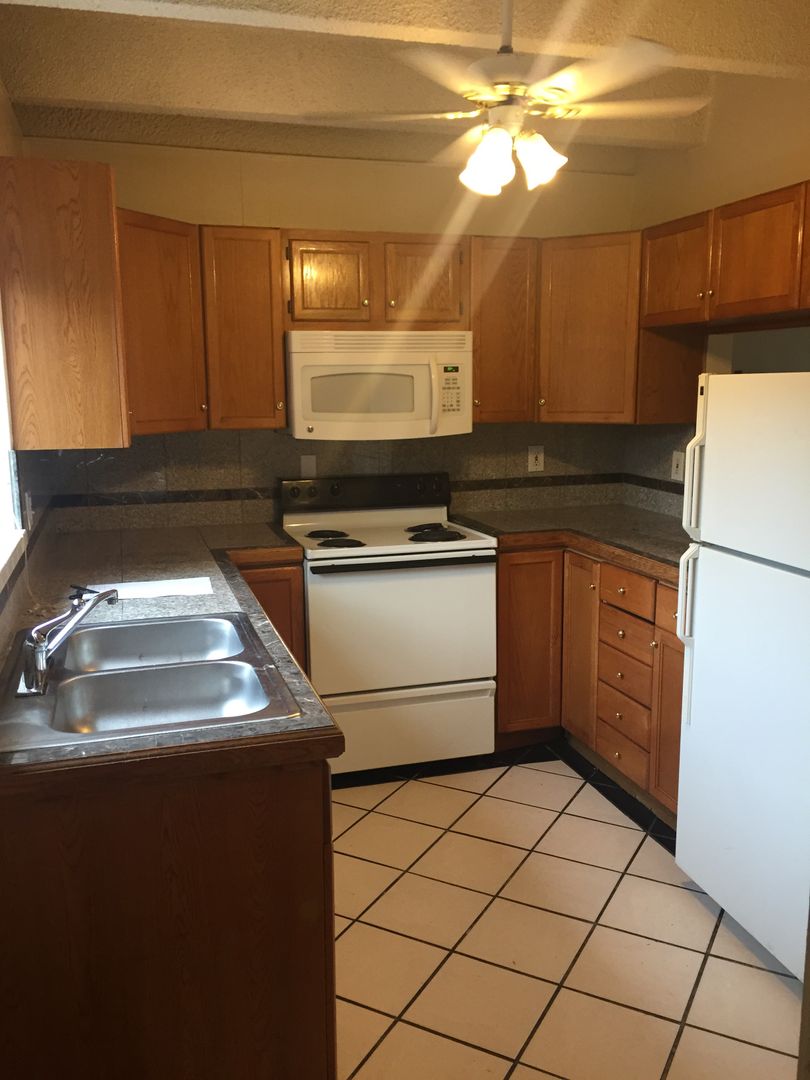 Boulder Apartment: 505 - 555 Harvard Ln.