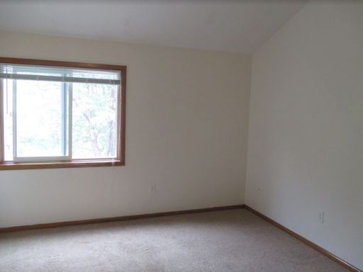 PRIVATE ROOM in beautifully remodeled townhome. Cat OK! (WF-201b)