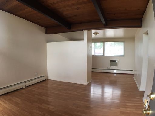PET-FRIENDLY 1 BD close to CU. Single level & no one above! (735-2) – photo 1