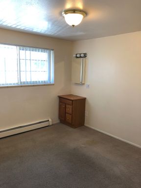 Month-to-Month PRIVATE ROOM with W/D! Cat OK! (680-210a)