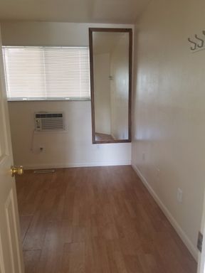 Month-to-month PRIVATE ROOM in 3 BD townhome (4989-Ba)