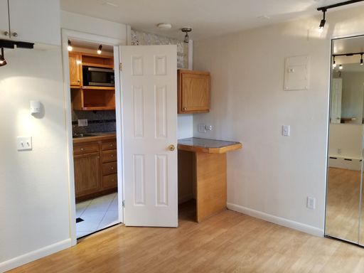 Pet-friendly PRIVATE room in shared apt. Month-to-month! (640-102a)