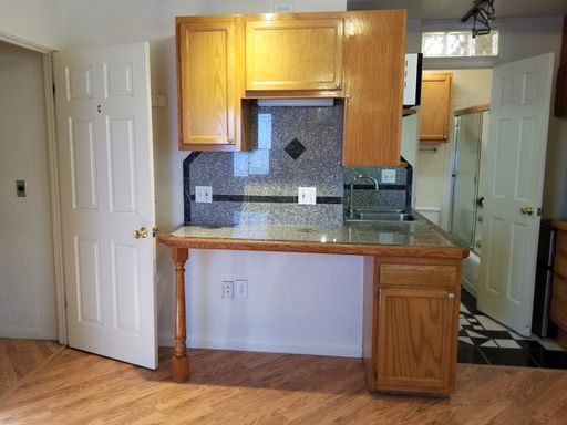Month-to-month ROOM w/ PRIVATE BATH in a 3 BD townhome (HP-5Ac) – photo 1