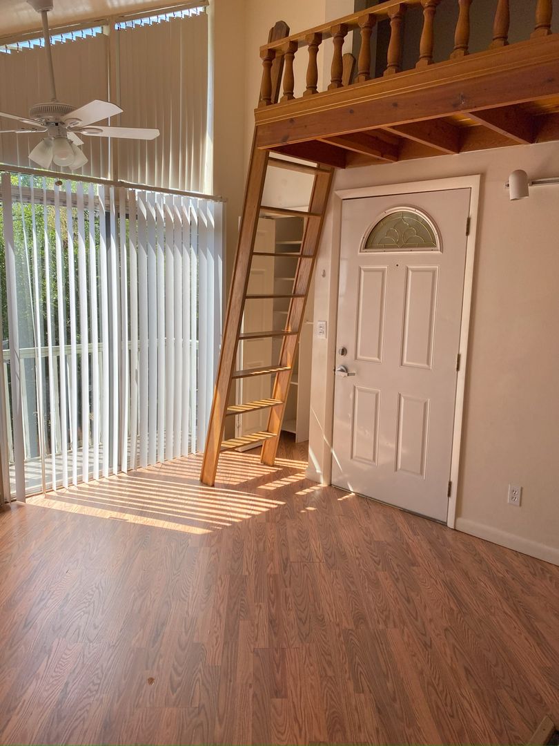 Boulder Apartment: 1055 30th St.