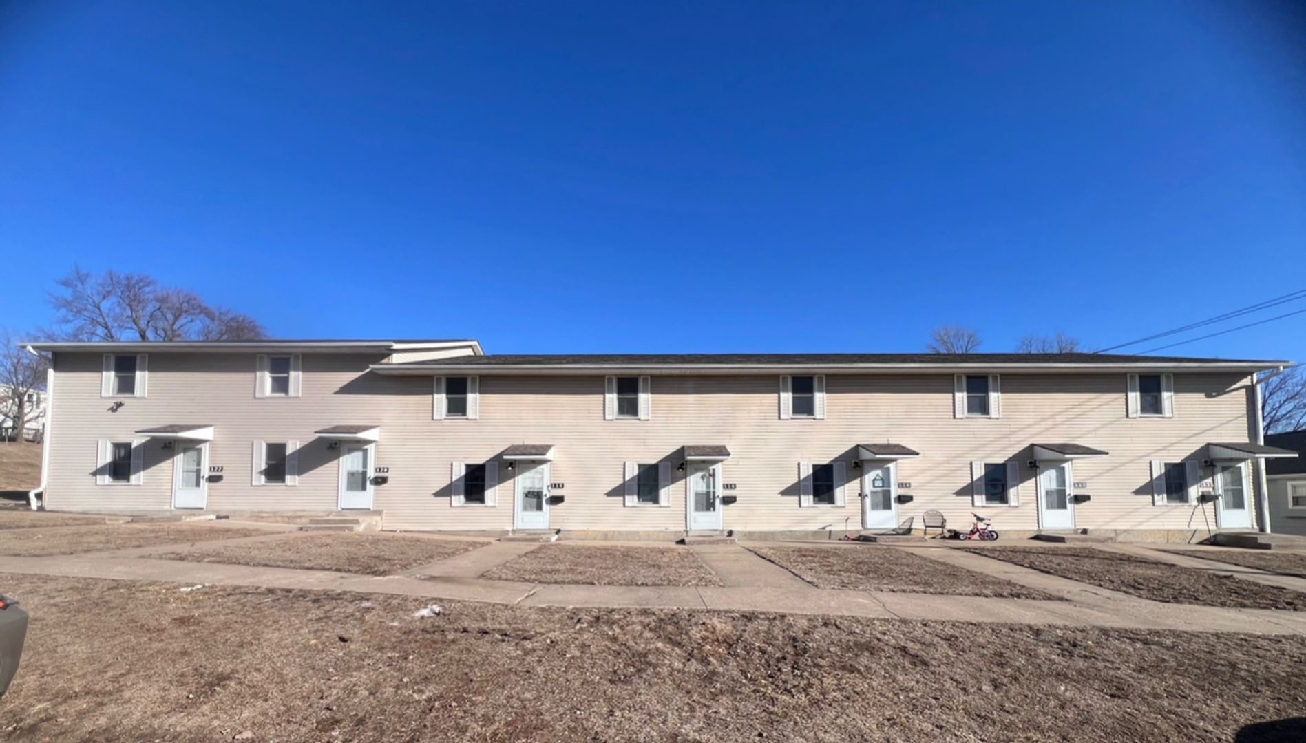 Clinton Apartment: 110 27th Ave N