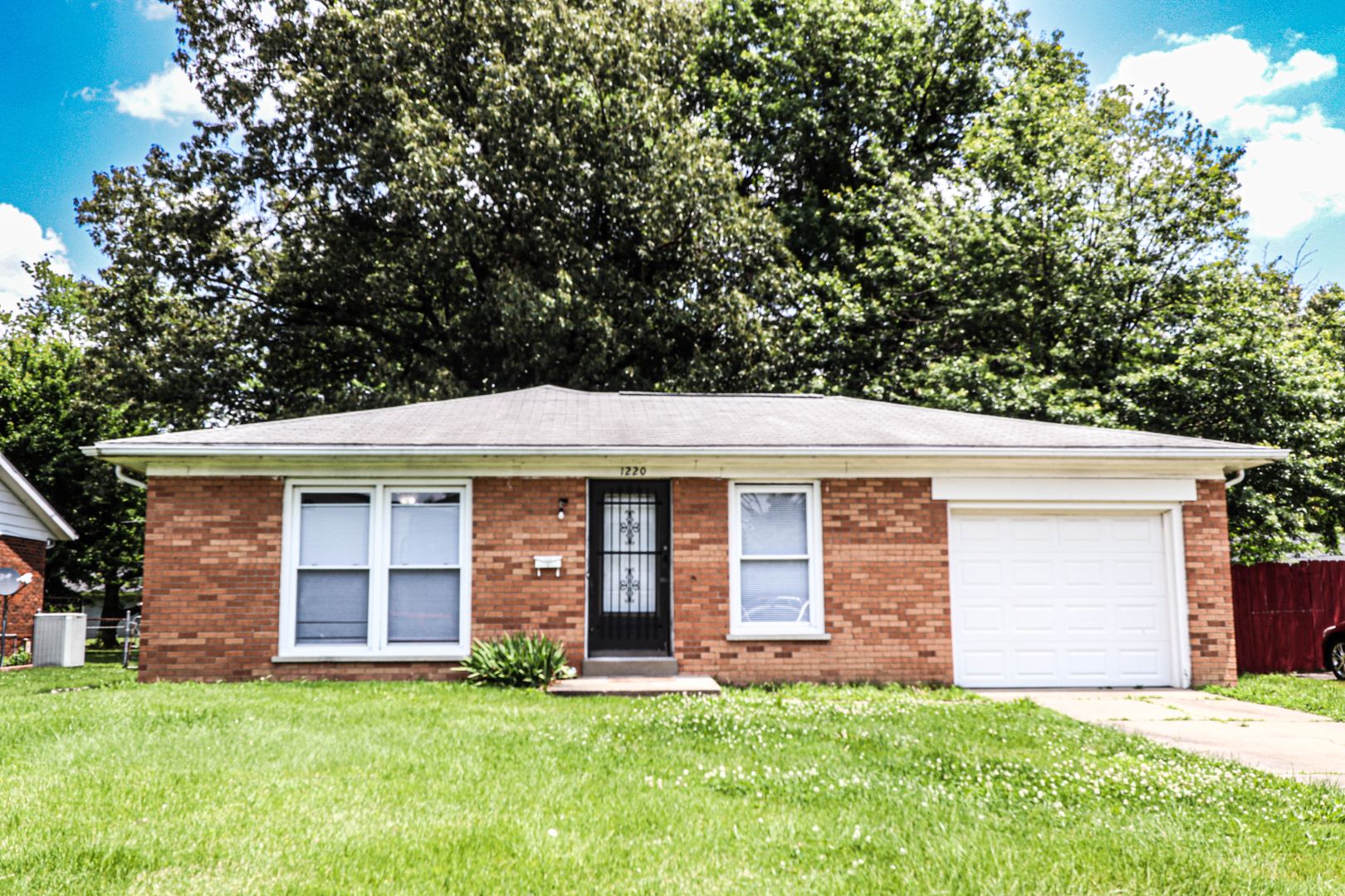 3 Bedroom Ranch-Style Home with Bonus Basement, Workshop & Fenced Yard – Pet Friendly!