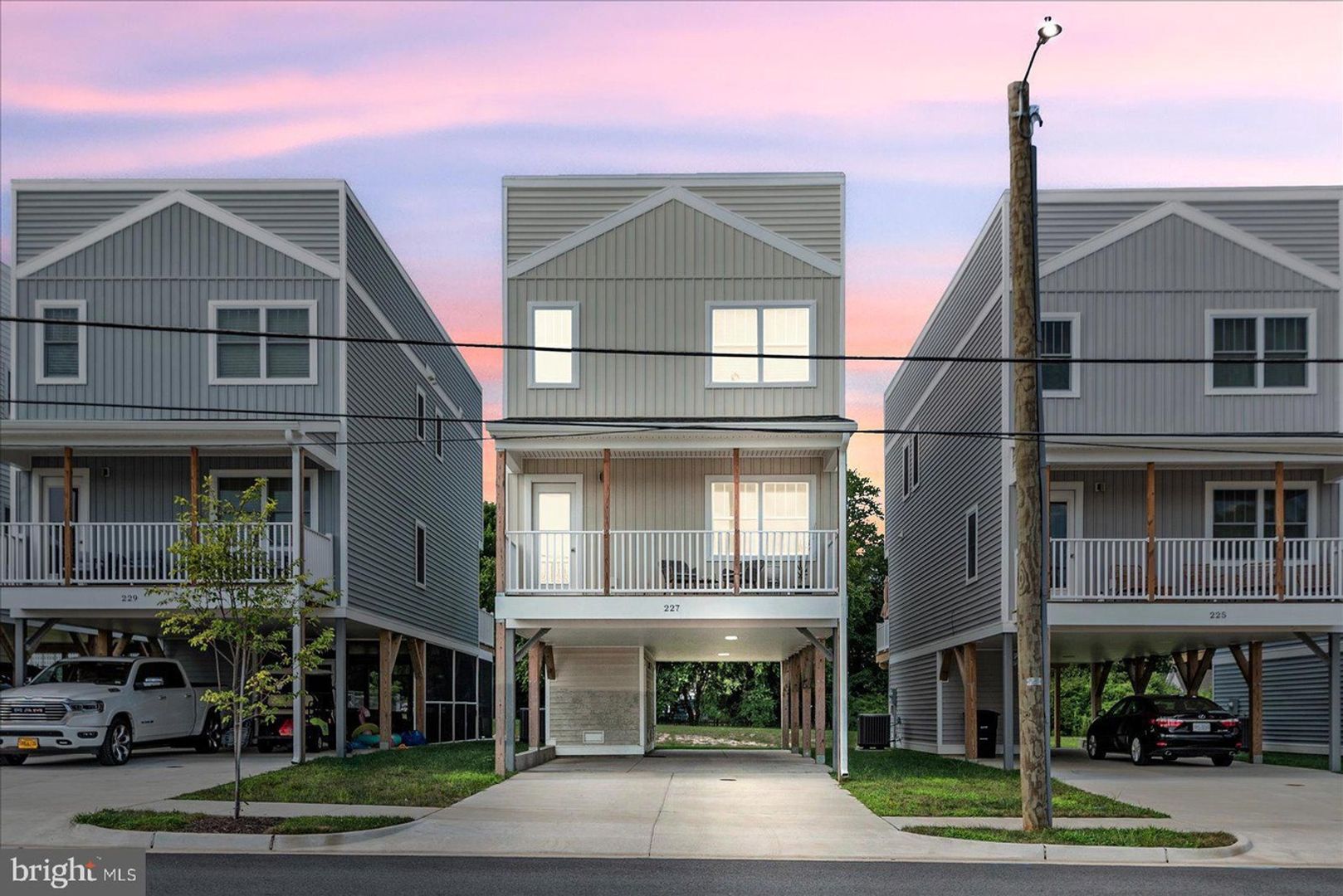 Colonial Beach House: 227 Wilder Ave