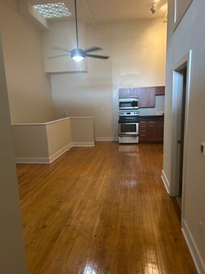 Huge 1 bedroom 1.5 bathroom Downtown! – photo 1