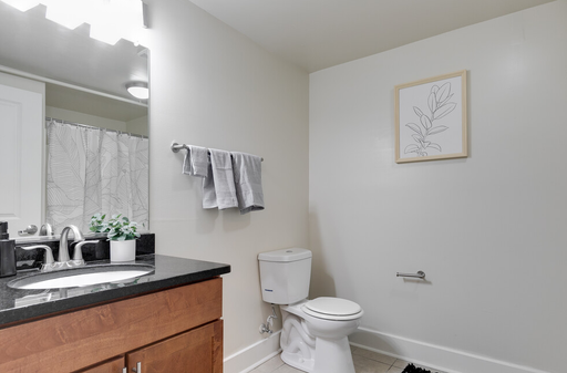 2 bedroom Multi-Story unit for rent – photo 1