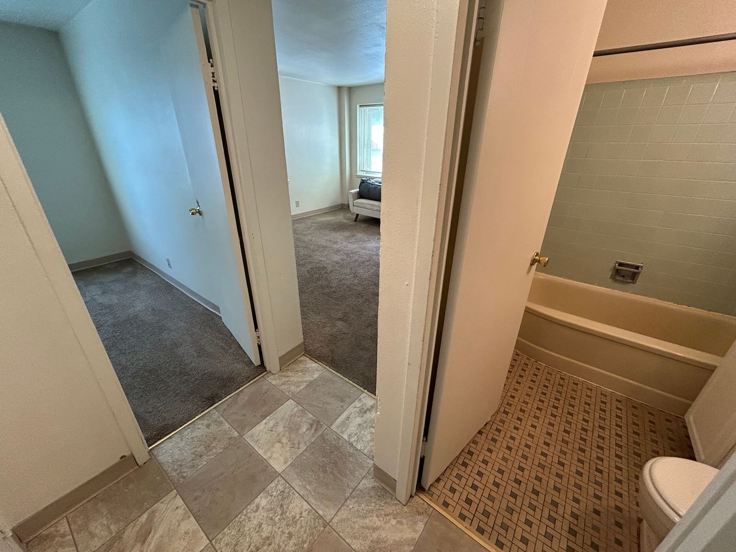 1029 E Knapp St 2 of 14