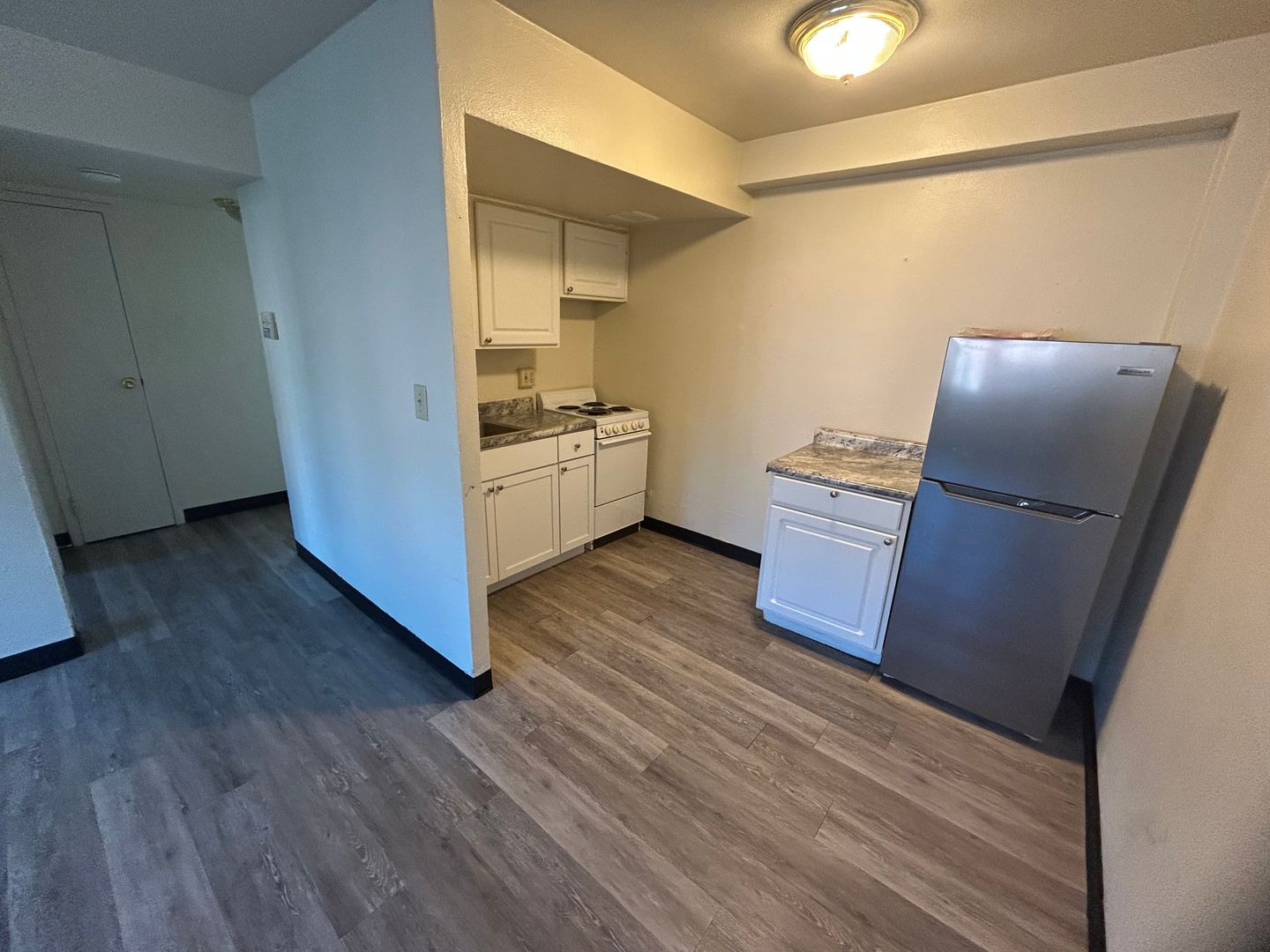 1029 E Knapp St 4 of 8