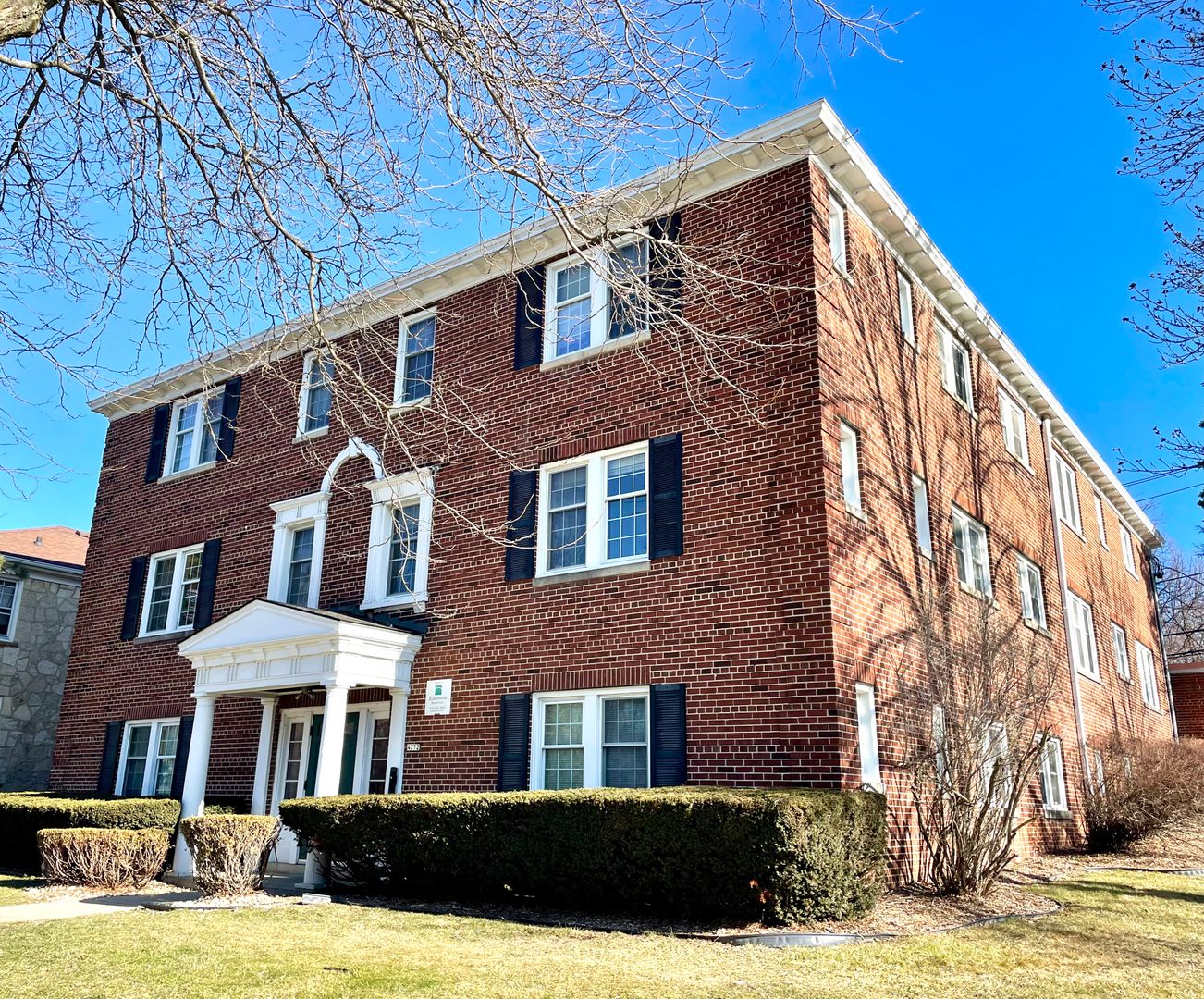 Shorewood Apartment: 4272 N Wilson Dr