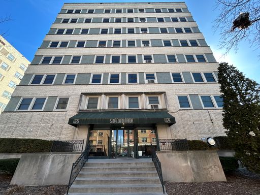 Spacious 1 BR Downtown w/Internet Included!! HALF OFF FIRST MONTH RENT!! – photo 1