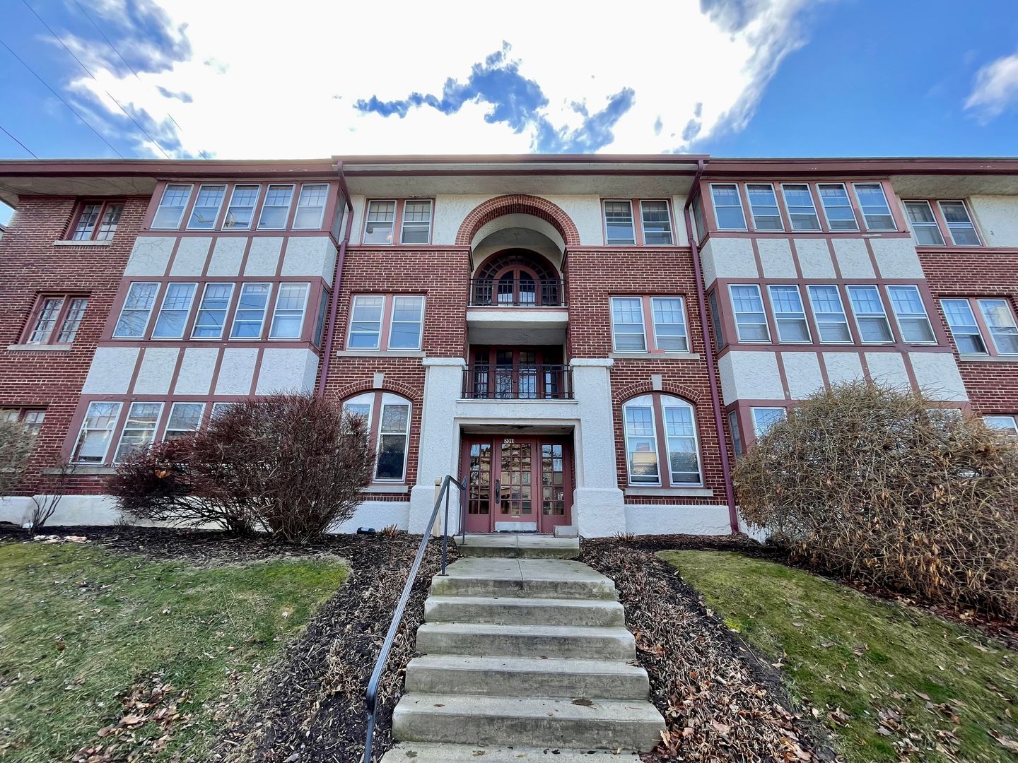 Milwaukee Apartment: 2011 E Park Place