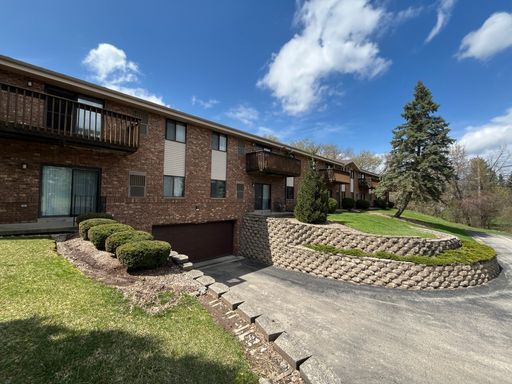 Beautiful 2 Bedroom/2 Bathroom Half of First Month Rent! – photo 1