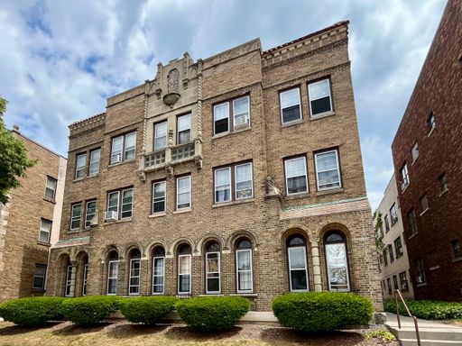 Inviting 1 Bedroom - Hardwood Floors - Heat & Hot Water Included!