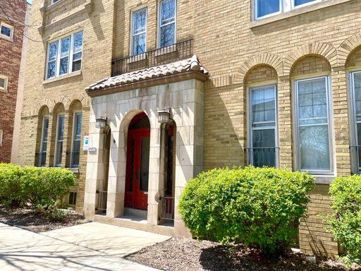 1/2 Off First Month! Spacious 1 BR Garden Unit- Heat Incl!
