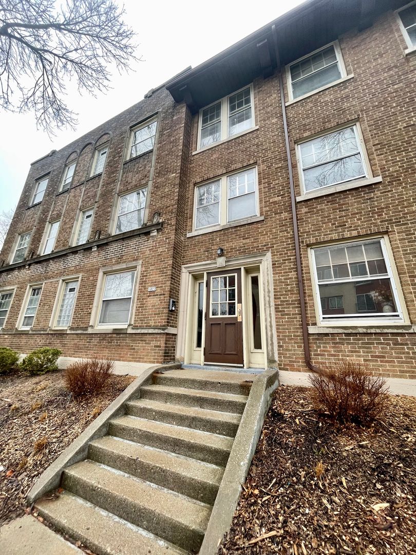 Milwaukee Apartment: 1827 E Park Pl