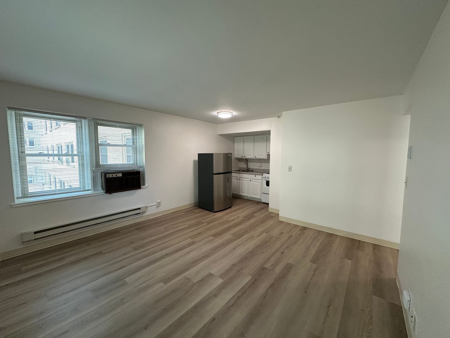 1029 E Knapp St 2 of 8