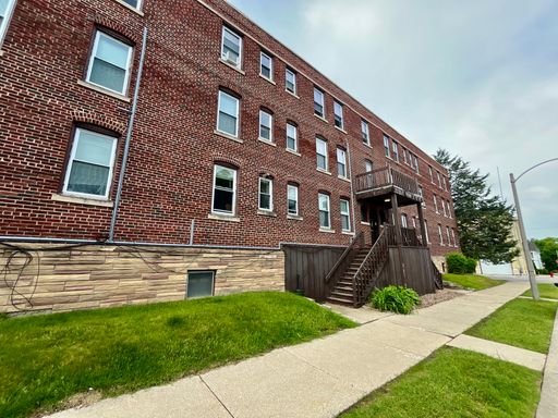 Large 2BR/1.5BA with Heat/Hot Water/Gas/Internet Included! – photo 1