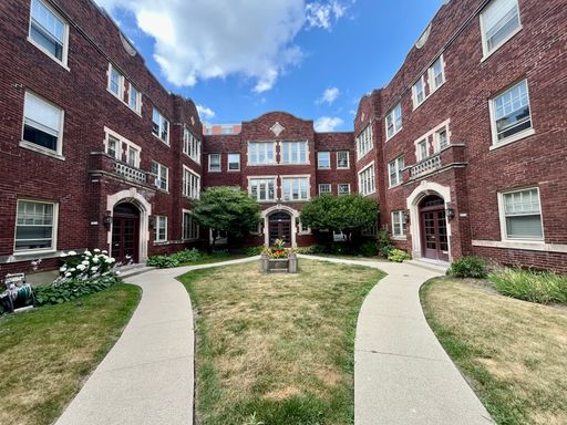 Huge, Beautiful 1st Floor Corner Unit Near Downer Ave. and Lakefront! – photo 1