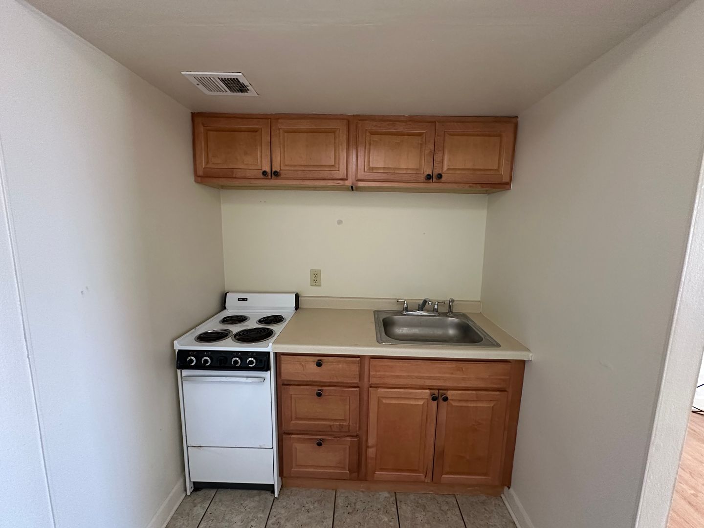 1029 E Knapp St 5 of 8