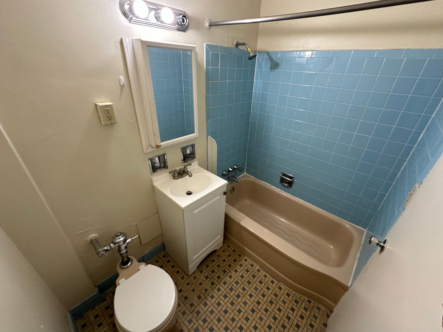 1029 E Knapp St 8 of 8